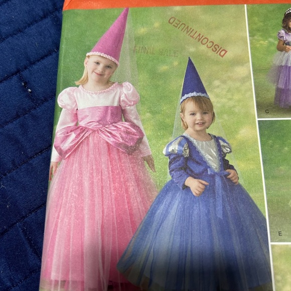 Simplicity 2569  Kids' Costume Pattern - uncut- princesses- queens - Picture 2 of 7